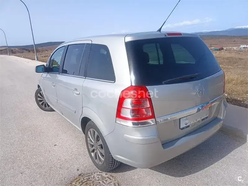 Usado Opel Zafira 110 CV (80 kW) 2010 Beige Monovolumen