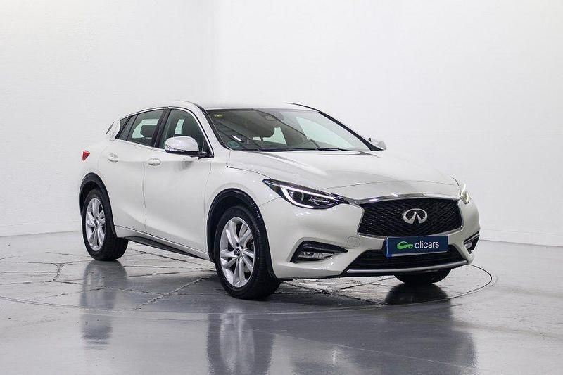 Usado Infiniti Q30 Premium 109 CV (80 kW) 2018 Blanco Berlina