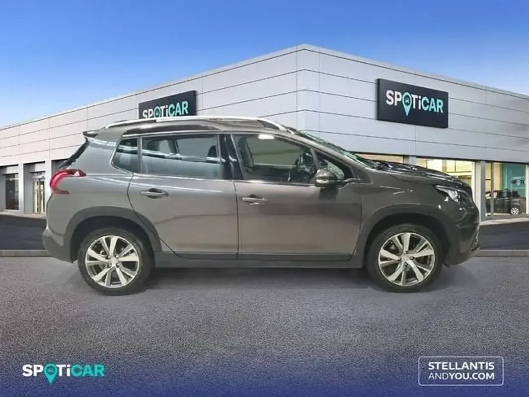 Usado Peugeot 2008 Allure 110 CV (80 kW) 2018 Gris SUV