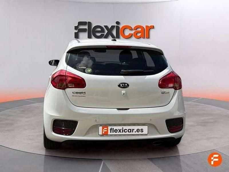 Usado Kia Ceed Plus 101 CV (74 kW) 2017 Blanco Utilitario