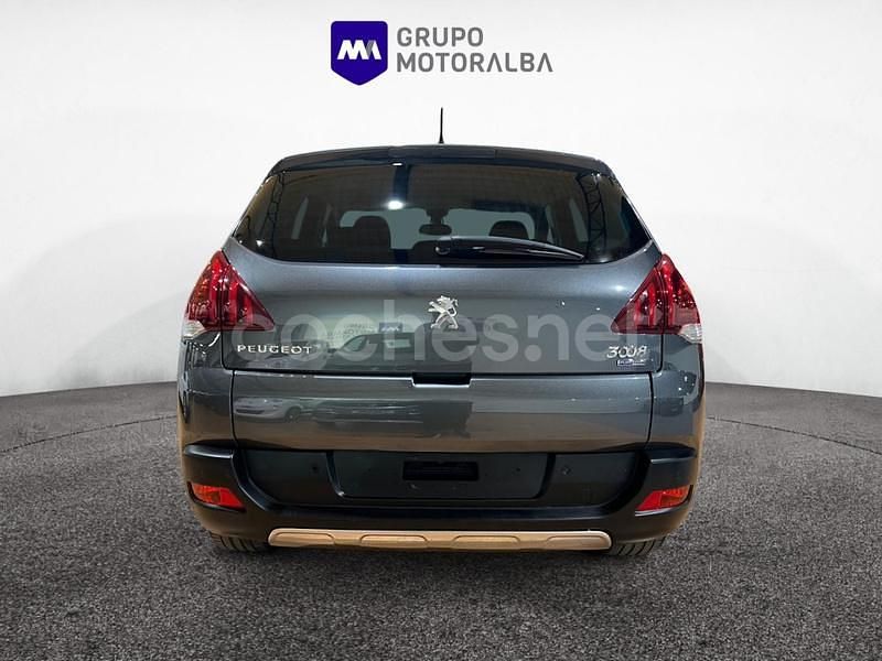Usado Peugeot 3008 Allure 130 CV (95 kW) 2015 Gris / plata Familiar