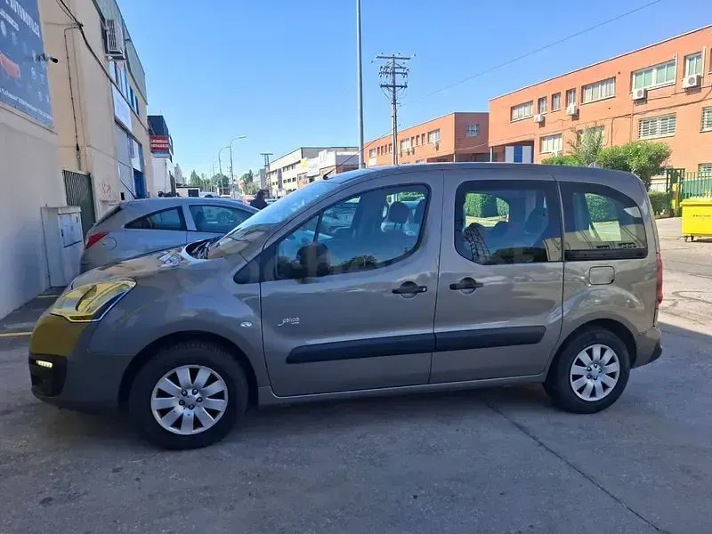 Usado Citroën Berlingo Feel 100 CV (73 kW) 2016 Marrón Monovolumen