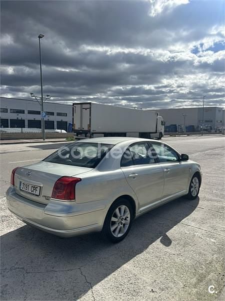 Usado Toyota Avensis Executive 116 CV (85 kW) 2003 Beige Berlina