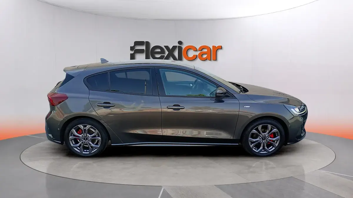 Usado Ford Focus ST-Line 125 CV (91 kW) 2022 Gris Berlina