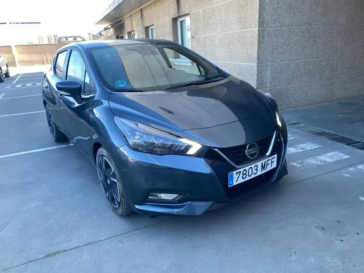 Usado Nissan Micra Acenta 92 CV (67 kW) 2023 Gris Utilitario