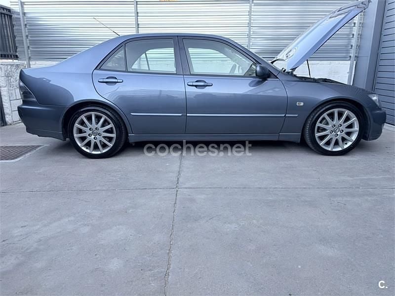 Usado Lexus IS200 Luxury Line 155 CV (114 kW) 2004 Azul Berlina