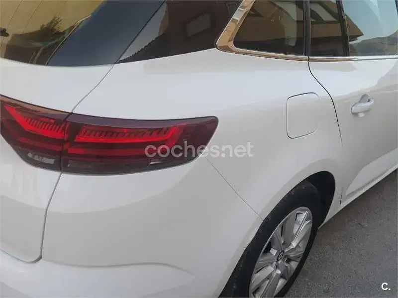 Usado Renault Mégane GrandTour Business 115 CV (84 kW) 2021 Blanco Familiar
