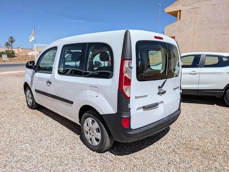 Usado Renault Kangoo 95 CV (69 kW) 2021 Blanco Familiar