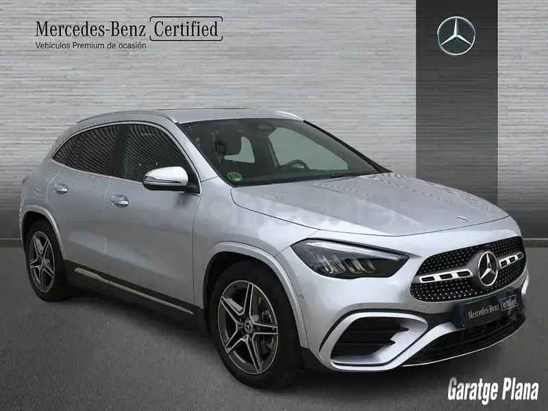 Usado Mercedes GLA200 150 CV (110 kW) 2025 Gris / plata SUV
