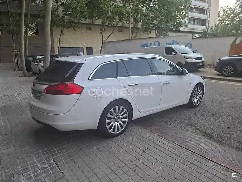 Usado Opel Insignia Cosmo 160 CV (117 kW) 2010 Blanco Familiar
