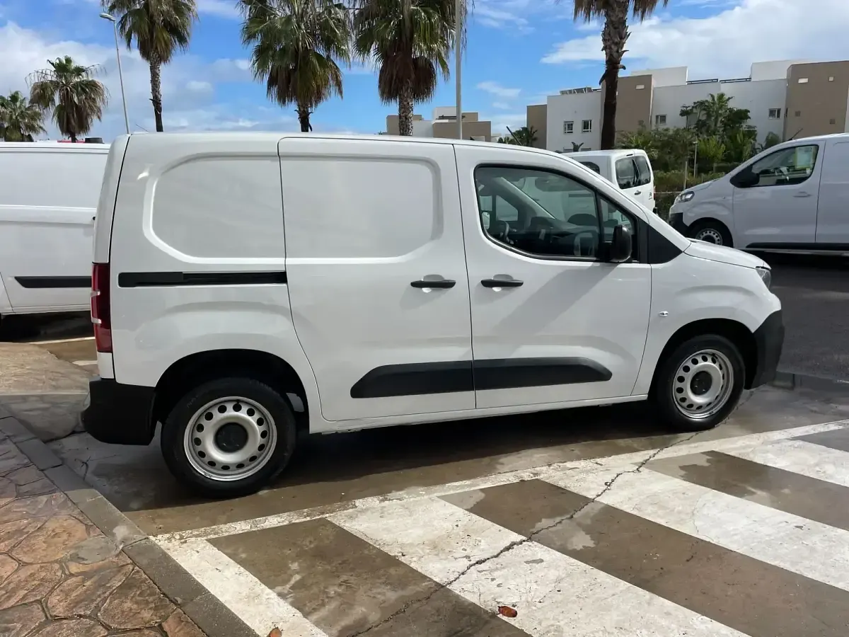 Usado Peugeot Partner S 100 CV (73 kW) 2023 Blanco Monovolumen