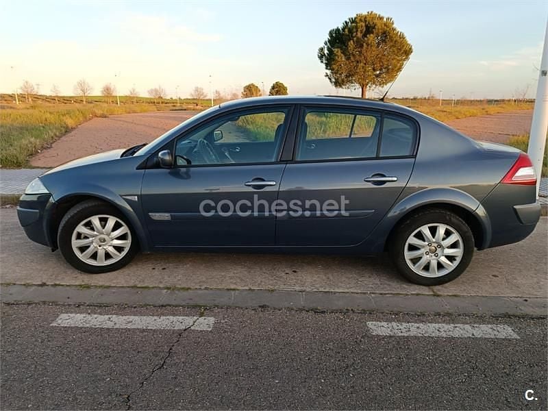 Usado Renault Mégane II Dynamique 120 CV (88 kW) 2006 Gris / plata Berlina