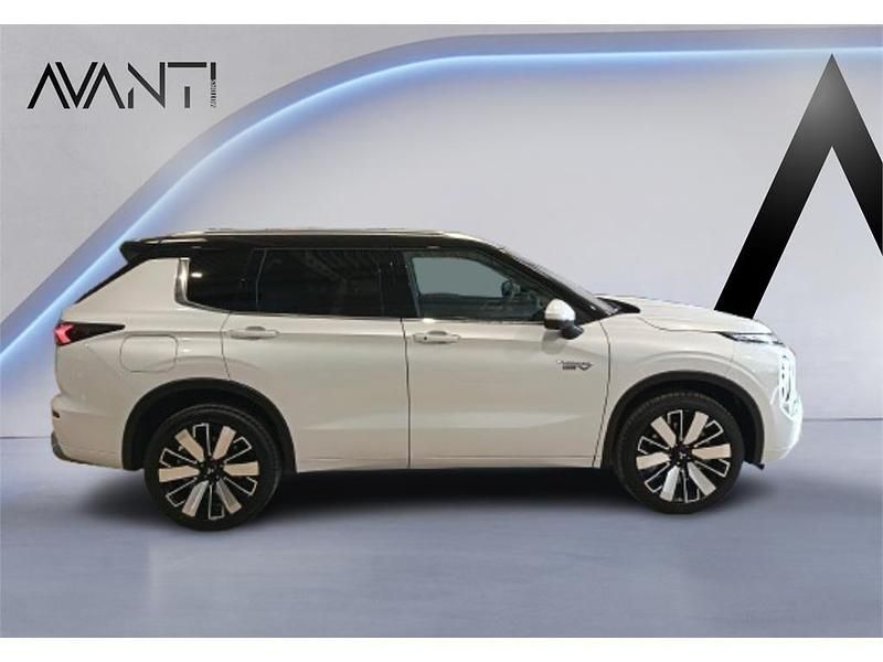 Usado Mitsubishi Outlander 306 CV (225 kW) 2025 Blanco SUV
