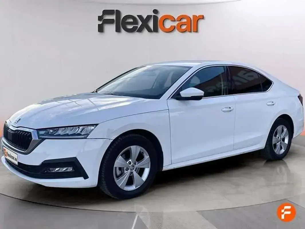 Usado Skoda Octavia Ambition 150 CV (110 kW) 2022 Blanco Utilitario