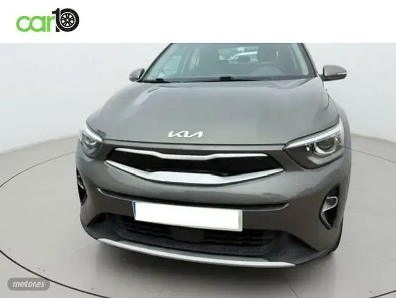Usado Kia Stonic 120 CV (88 kW) 2022 Gris SUV