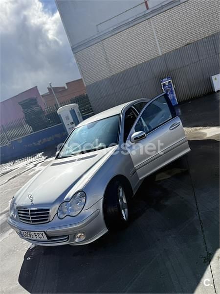 Usado Mercedes C180 Avantgarde 143 CV (105 kW) 2006 Gris / plata Berlina