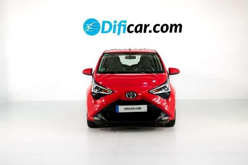 Usado Toyota Aygo 71 CV (52 kW) 2021 Rojo Utilitario