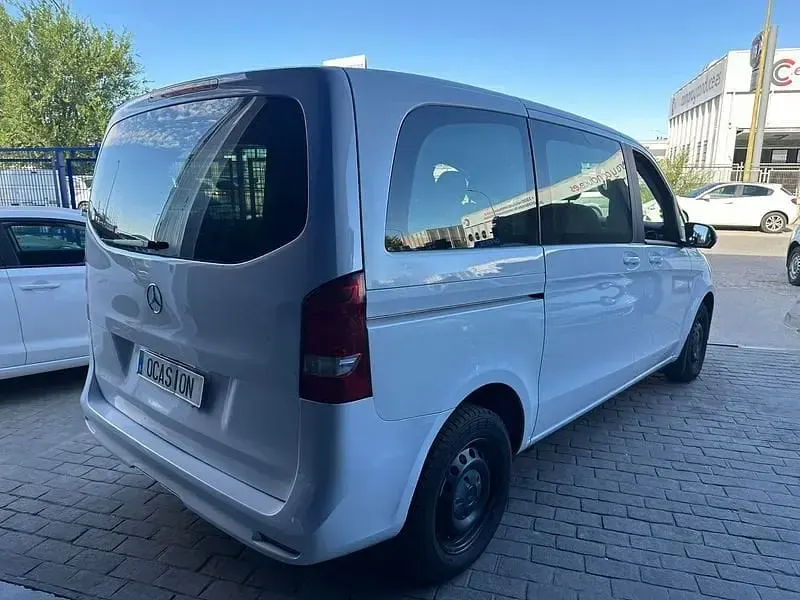 Usado Mercedes V220 Avantgarde 163 CV (119 kW) 2022 Blanco Monovolumen