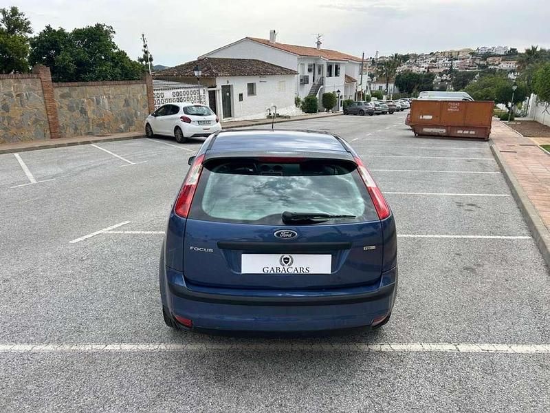 Usado Ford Focus Ghia 109 CV (80 kW) 2006 Azul Utilitario