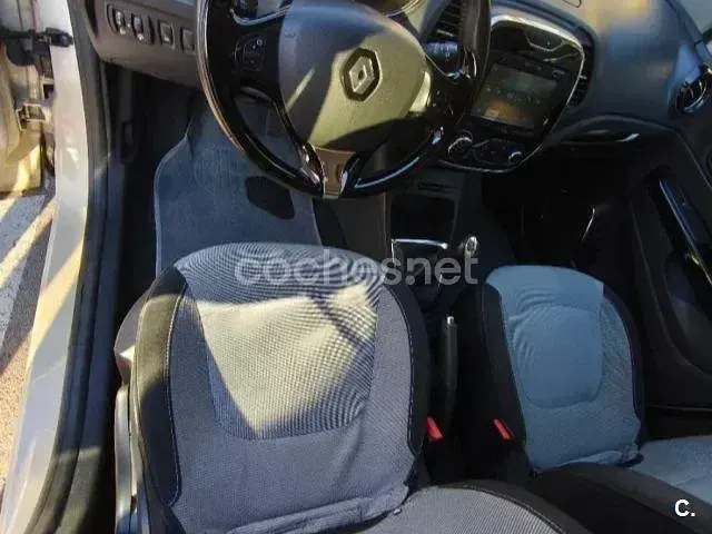 Usado Renault Captur Intens 90 CV (66 kW) 2015 Blanco SUV
