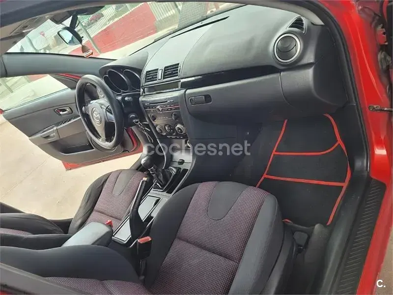 Usado Mazda 3 Active 109 CV (80 kW) 2006 Rojo Berlina