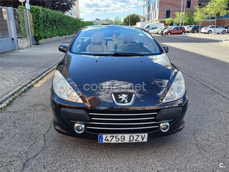 Usado Peugeot 307 CC 110 CV (80 kW) 2006 Negro Descapotable