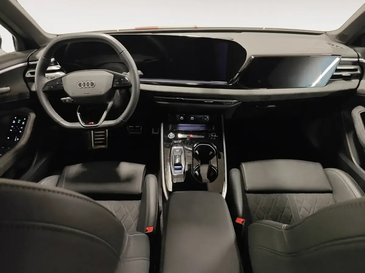 Usado Audi A5 204 CV (150 kW) 2025 Gris/plata Familiar