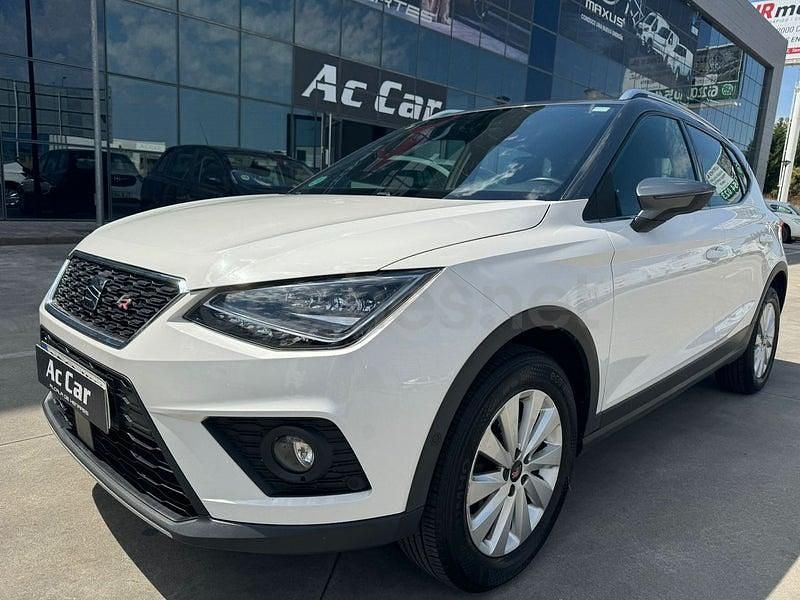 Usado Seat Arona Ecomotive 95 CV (69 kW) 2018 Blanco SUV