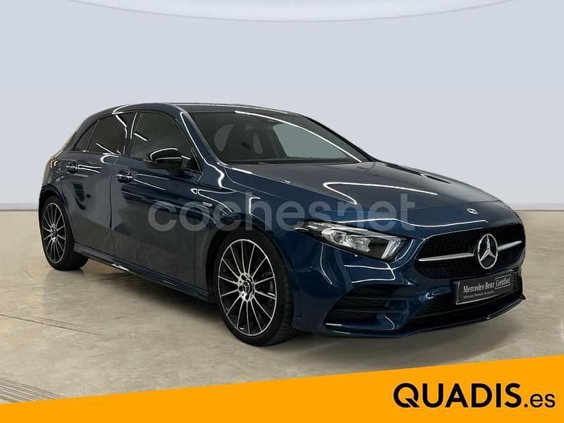 Usado Mercedes A180 AMG line 136 CV (100 kW) 2021 Azul Berlina
