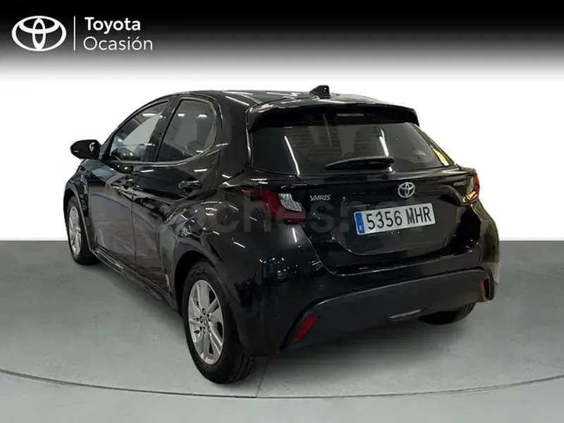 Usado Toyota Yaris Hybrid Business Edition 116 CV (85 kW) 2023 Negro Berlina