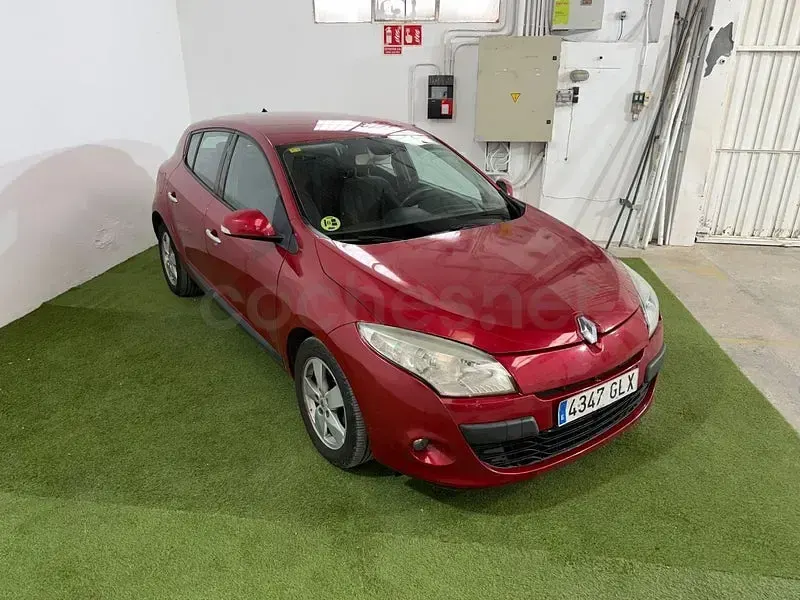 Usado Renault Mégane Expression 105 CV (77 kW) 2009 Granate Berlina