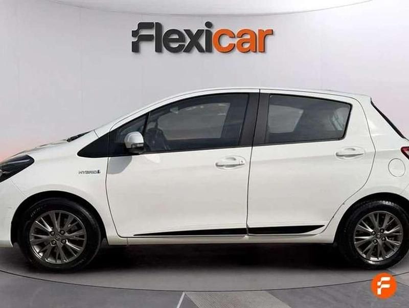 Usado Toyota Yaris Hybrid Active 116 CV (85 kW) 2020 Blanco Utilitario