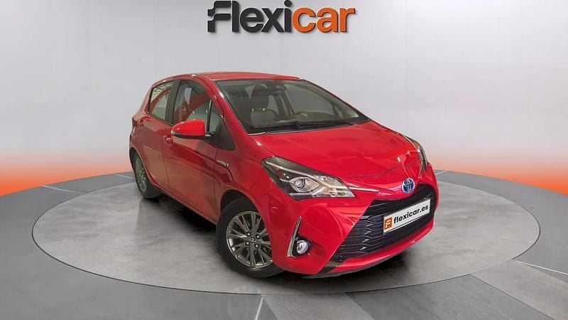 Usado Toyota Yaris Hybrid Advance 100 CV (73 kW) 2018 Rojo Berlina