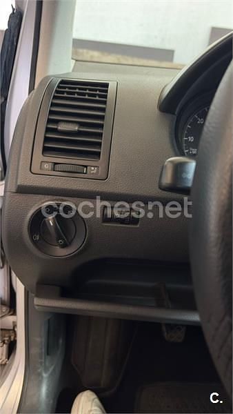 Usado VW Polo Trendline 75 CV (55 kW) 2004 Gris / plata Utilitario
