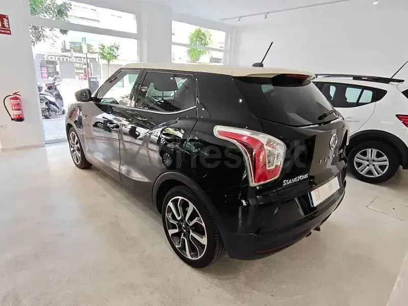 Usado SsangYong Tivoli Limited 115 CV (84 kW) 2016 Negro SUV