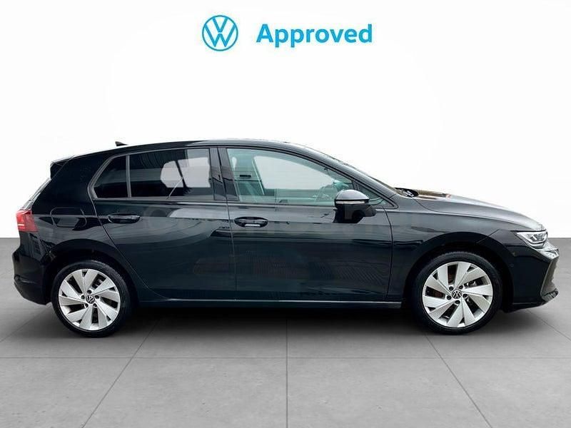 Usado VW Golf VIII Life 115 CV (84 kW) 2025 Negro Berlina