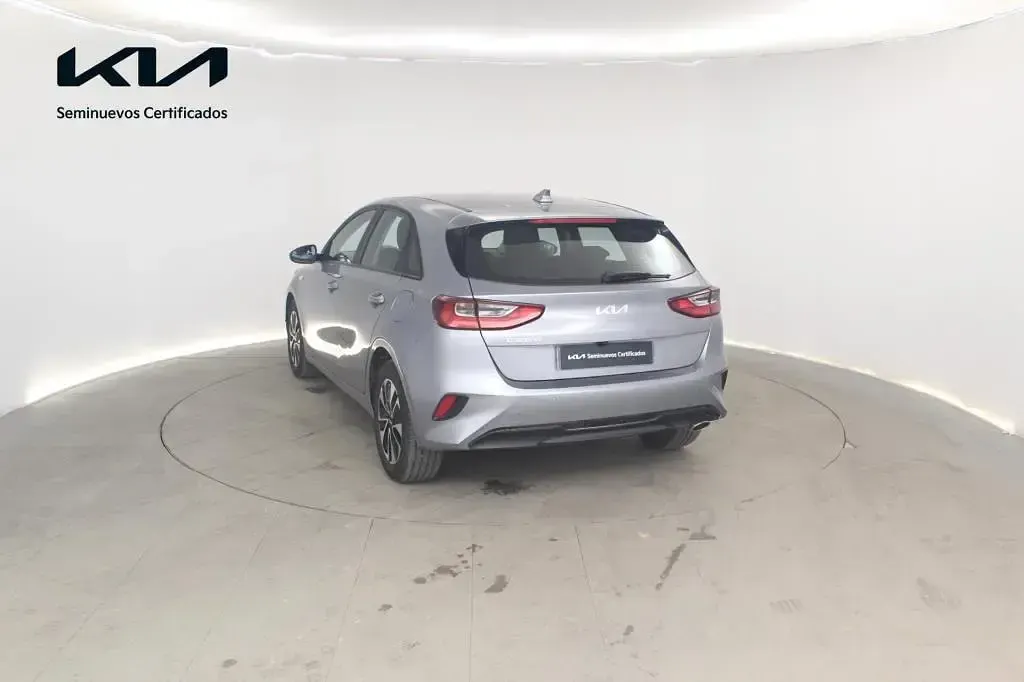 Usado Kia Ceed 100 CV (73 kW) 2024 Cassa white (wd) Utilitario