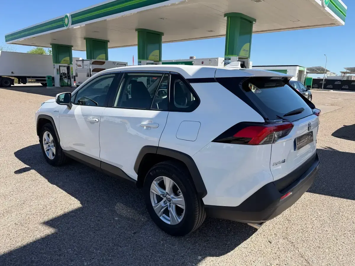 Usado Toyota RAV4 Hybrid Business Edition 222 CV (163 kW) 2022 Blanco SUV