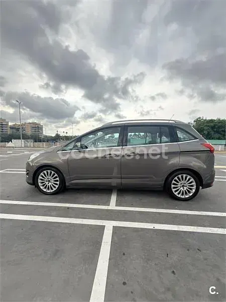 Usado Ford Grand C-Max Titanium 140 CV (102 kW) 2013 Beige Monovolumen