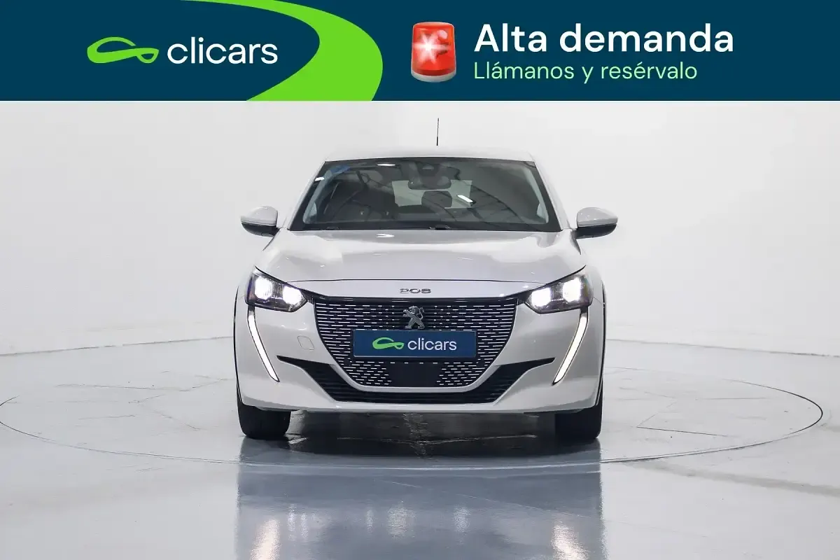 Usado Peugeot e-208 Allure 100 kW (136 CV) 2021 Blanco Utilitario