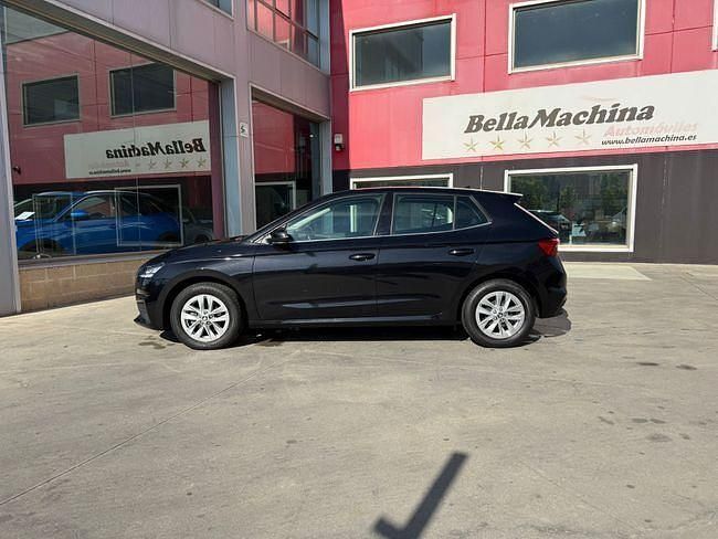 Usado Skoda Fabia Ambition 95 CV (69 kW) 2022 Azul Berlina