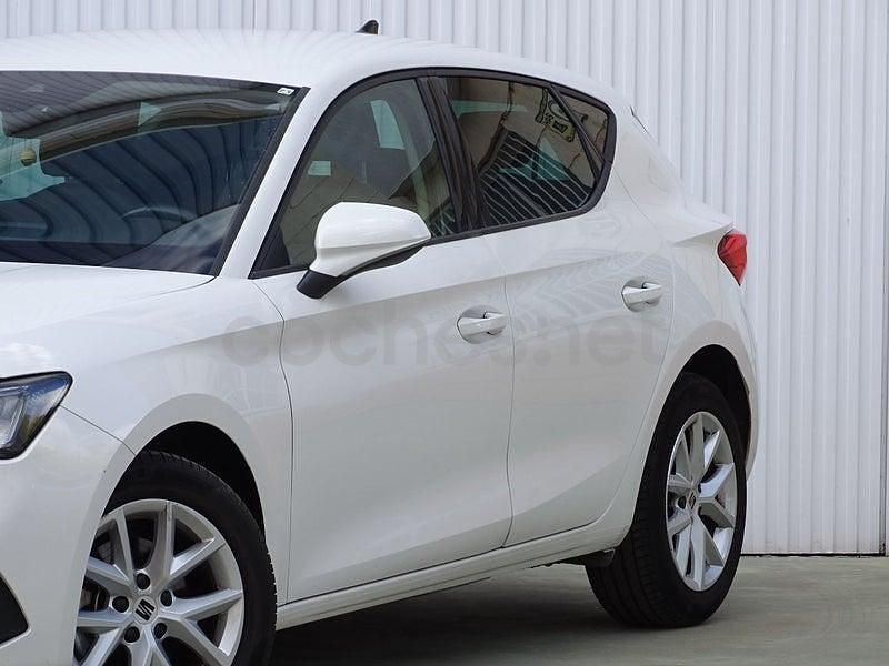 Usado Seat Leon Style 150 CV (110 kW) 2021 Blanco Berlina