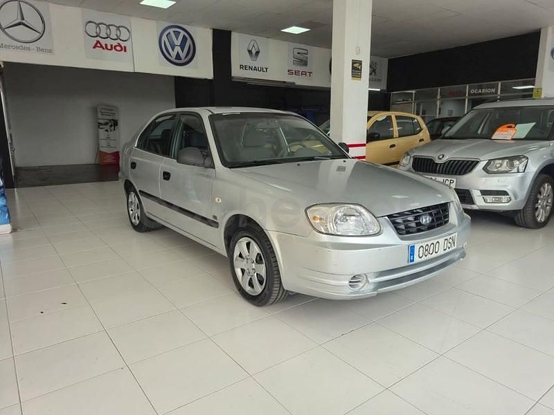 Usado Hyundai Accent GLS 81 CV (59 kW) 2004 Gris / plata Berlina