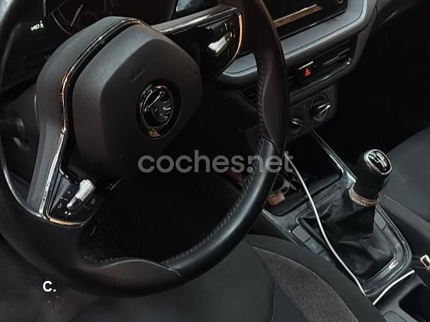 Usado Skoda Fabia Active 95 CV (69 kW) 2022 Blanco Berlina