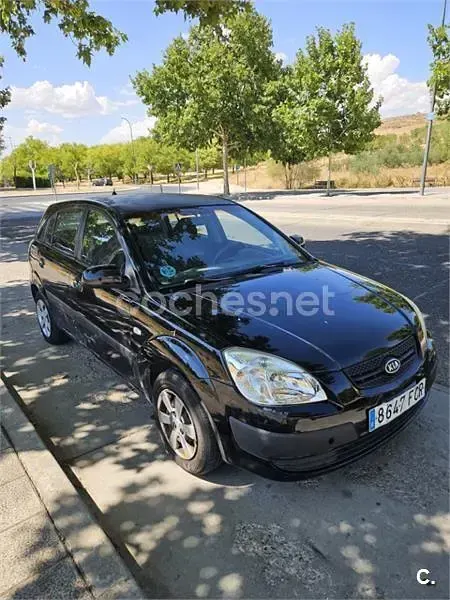Usado Kia Rio Active 94 CV (69 kW) 2006 Negro Berlina