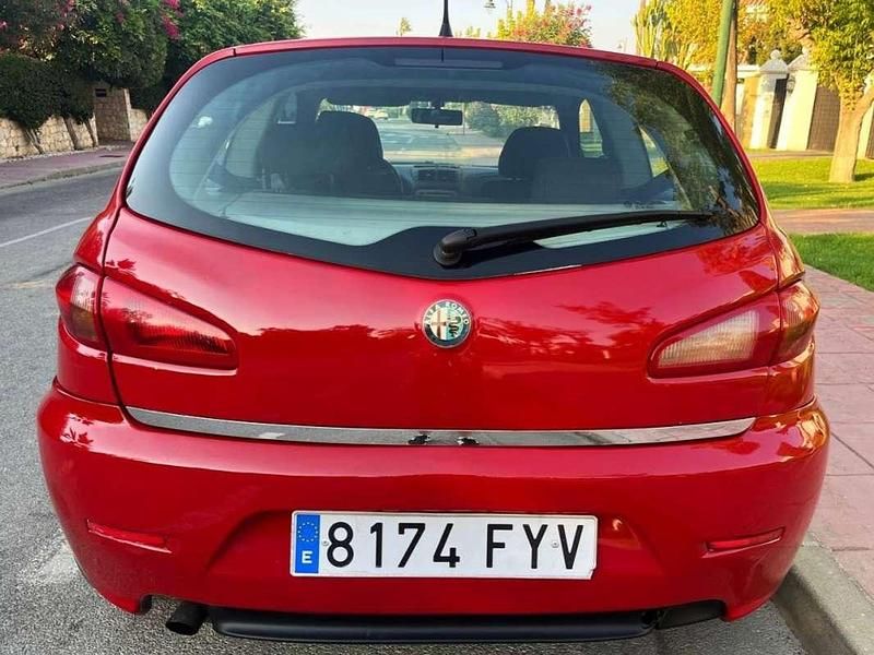 Usado Alfa Romeo 147 Impression 105 CV (77 kW) 2007 Rojo Utilitario