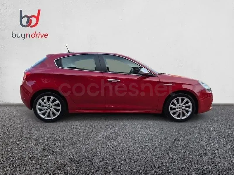 Usado Alfa Romeo Giulietta 170 CV (125 kW) 2011 Rojo Utilitario
