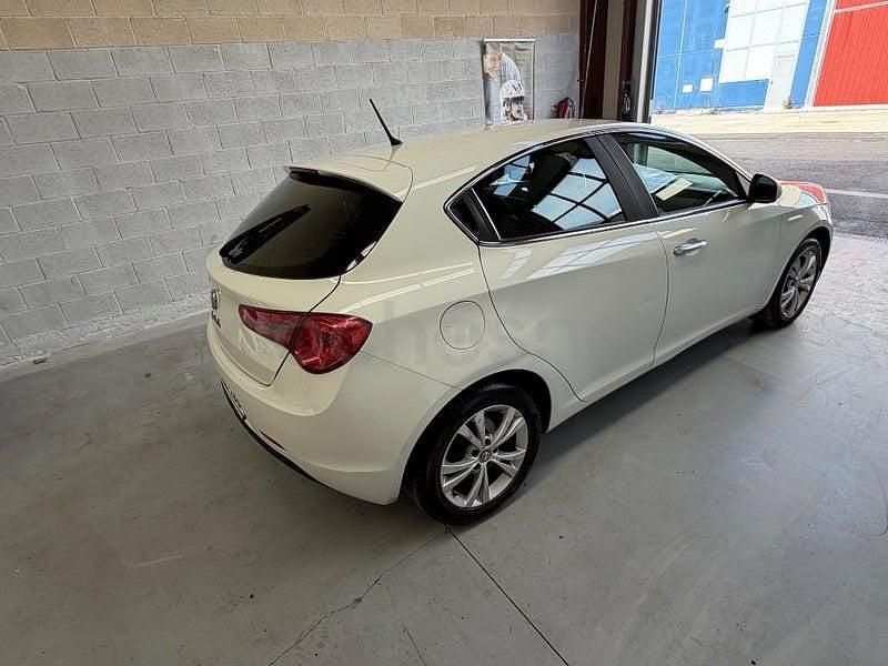 Usado Alfa Romeo Giulietta Progression 105 CV (77 kW) 2011 Blanco Utilitario