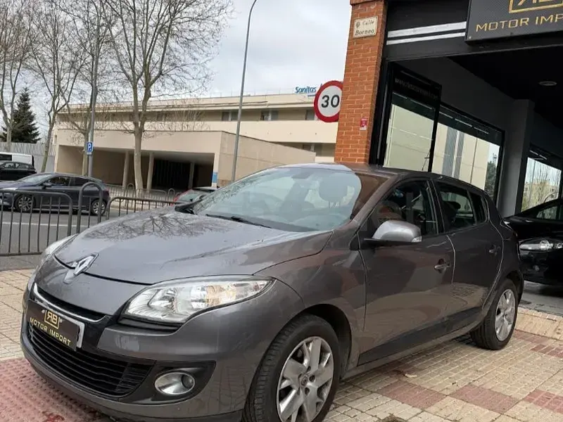 Usado Renault Mégane Expression 110 CV (80 kW) 2013 Beige Berlina