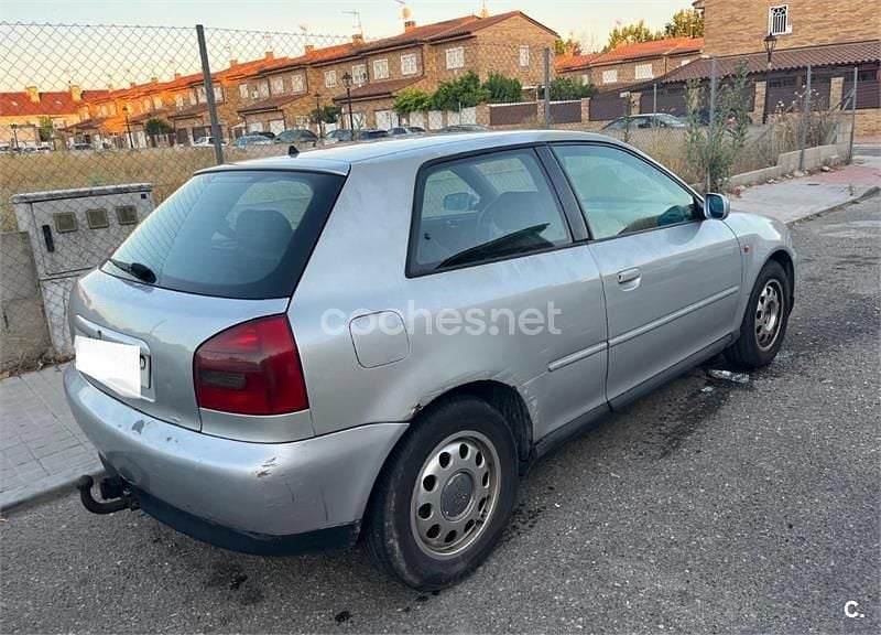 Usado Audi A3 Ambiente 110 CV (80 kW) 2000 Gris / plata Utilitario